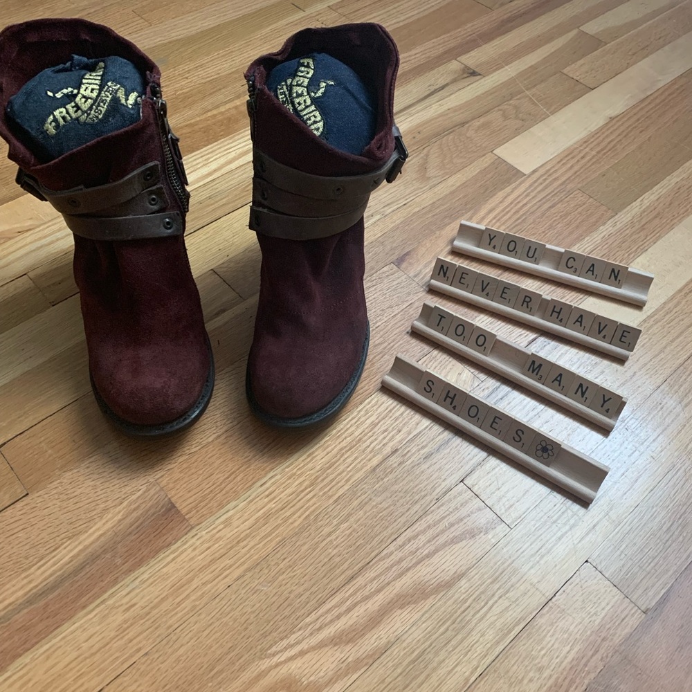 Freebird Blaze burgundy suede